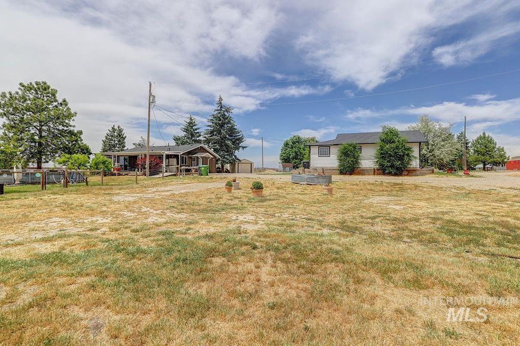Photo of 9751 Gloria Rd, Middleton, ID 83644 (MLS # 98988300)