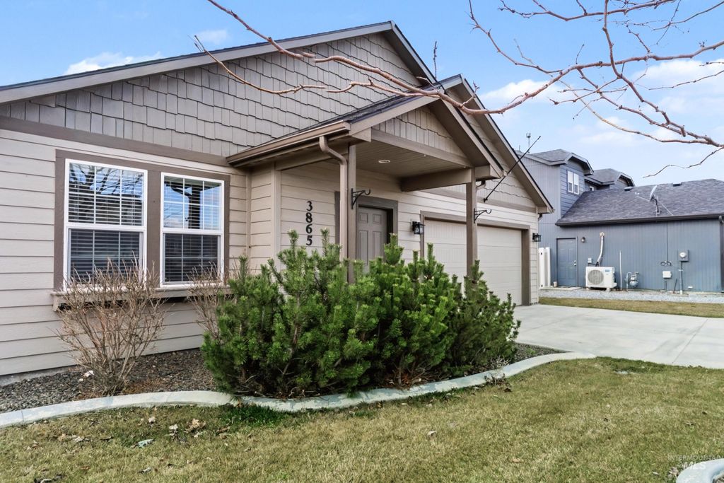 Photo of 3865 S Windy Ridge Dr, Nampa, ID 83686 (MLS # 98978181)