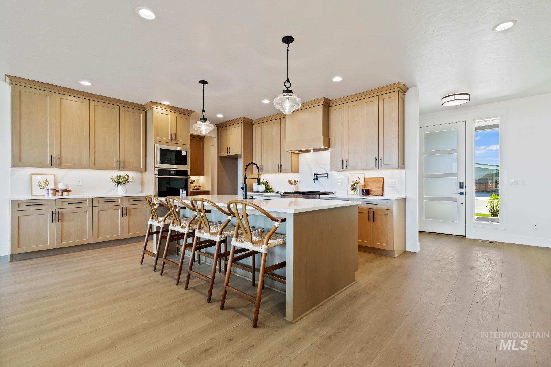 6773 N Ellis Park Ave