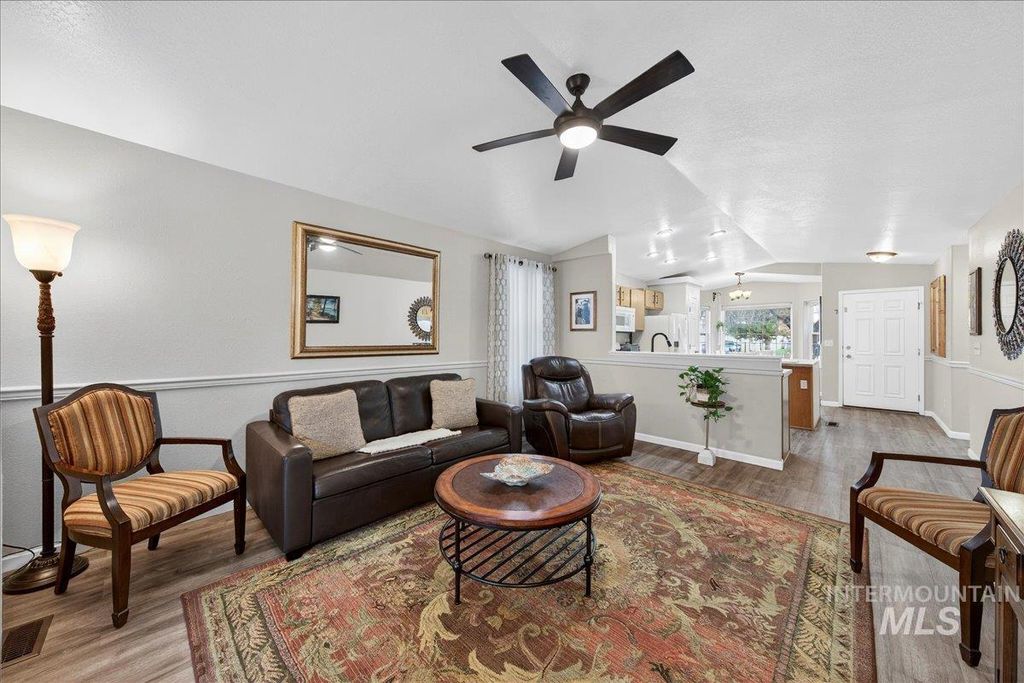 Photo of 827 Mason Loop, Nampa, ID 83686 (MLS # 98972960)