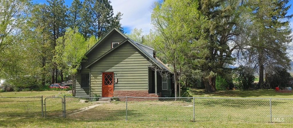 Photo of 227 Alturas Ave, Fairfield, ID 83327 (MLS # 98989547)