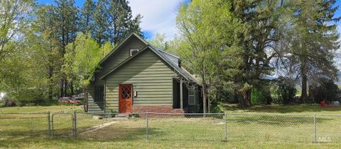 Photo of 227 Alturas Ave, Fairfield, ID 83327 (MLS # 98989547)