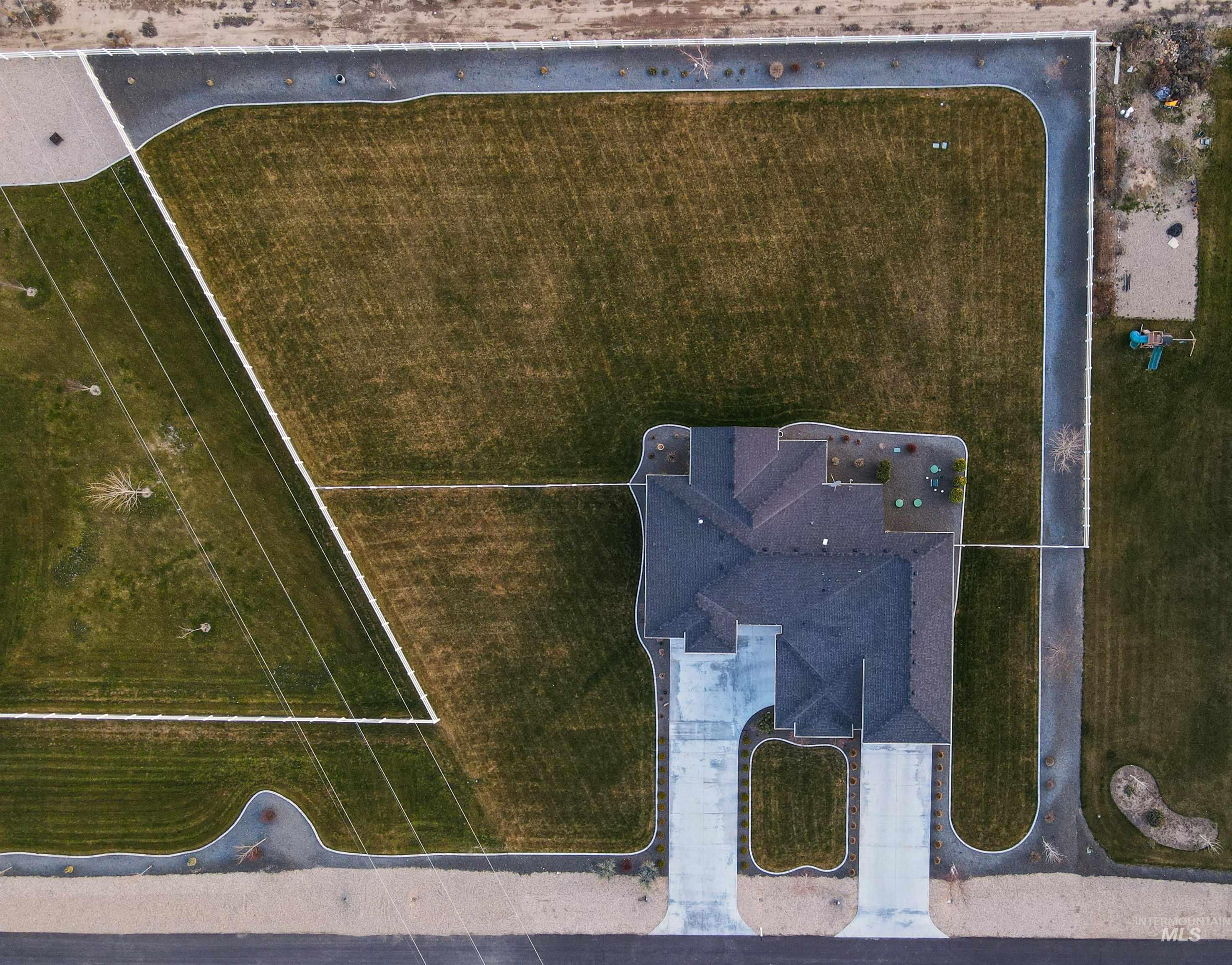 Aerial view of property and surrounding area