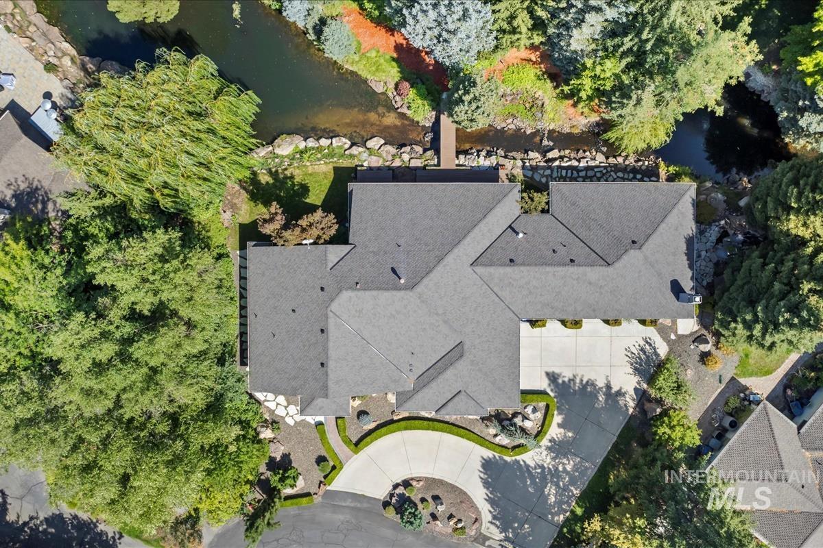 Aerial view of property and surrounding area featuring a large body of water