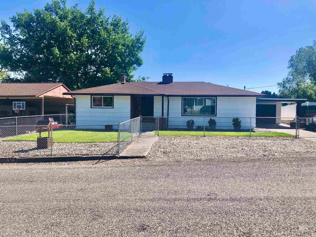 Photo of 1225 Boston, Clarkston, WA 99403 (MLS # 98985981)