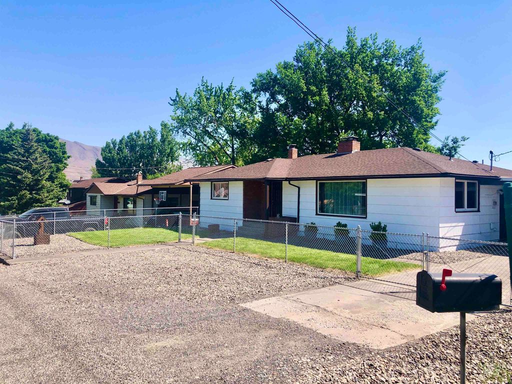 Photo of 1225 Boston, Clarkston, WA 99403 (MLS # 98985981)