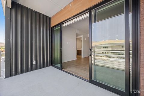 Photo of 4340 E Haystack St #202, Boise, ID 83716 (MLS # 98946431)