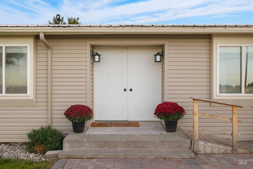 Photo of 2681 E 3700 N, Twin Falls, ID 83301 (MLS # 99001048)