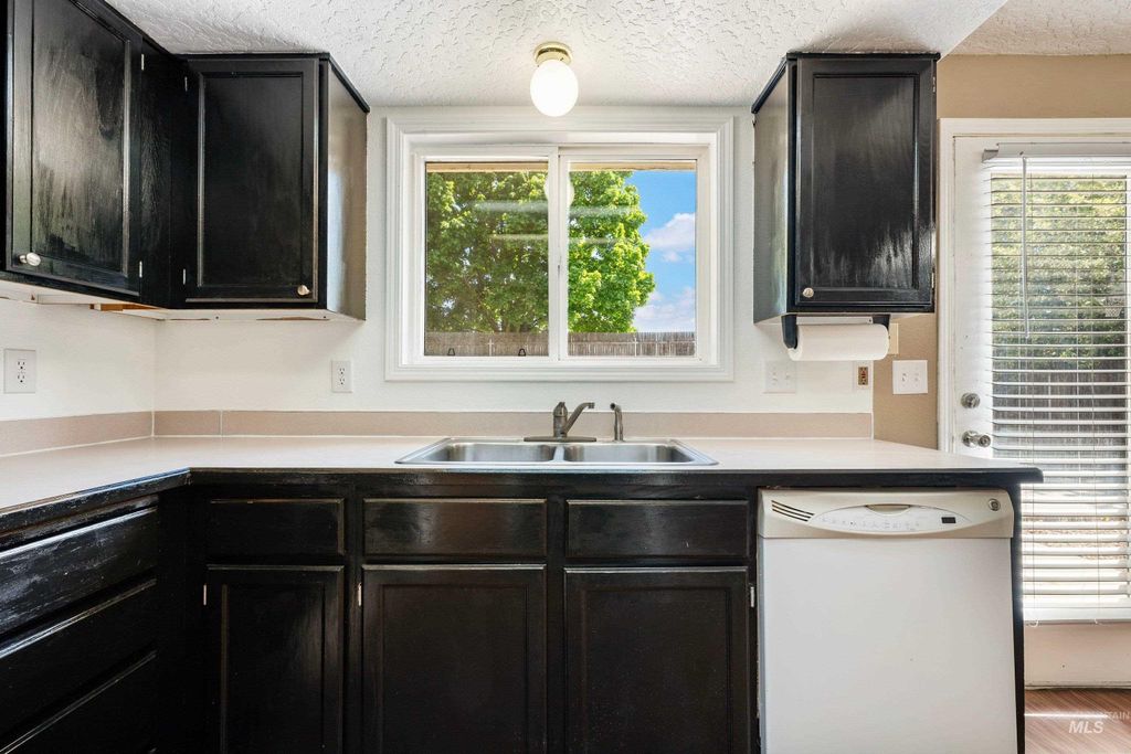 Photo of 1661 E Pineridge Drive, Boise, ID 83716 (MLS # 98985172)