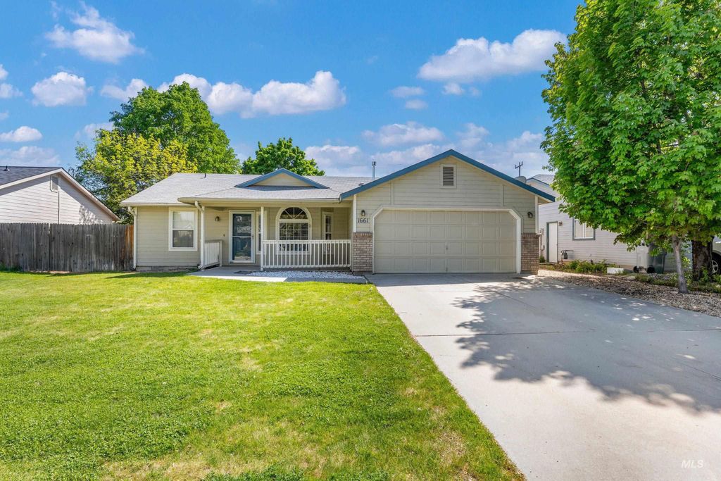 Photo of 1661 E Pineridge Drive, Boise, ID 83716 (MLS # 98985172)