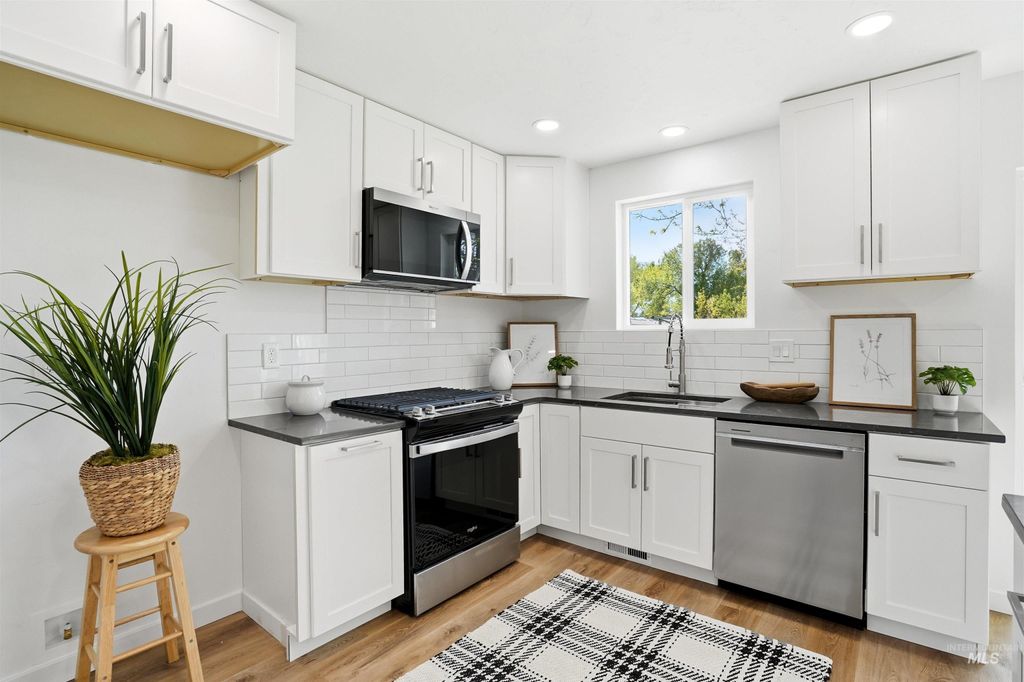 Photo of 9225 W Landmark St, Boise, ID 83704 (MLS # 98982506)