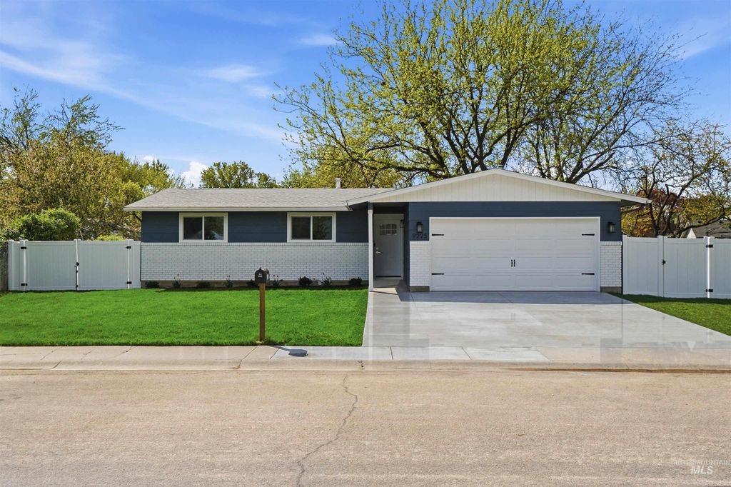 Photo of 9225 W Landmark St, Boise, ID 83704 (MLS # 98982506)