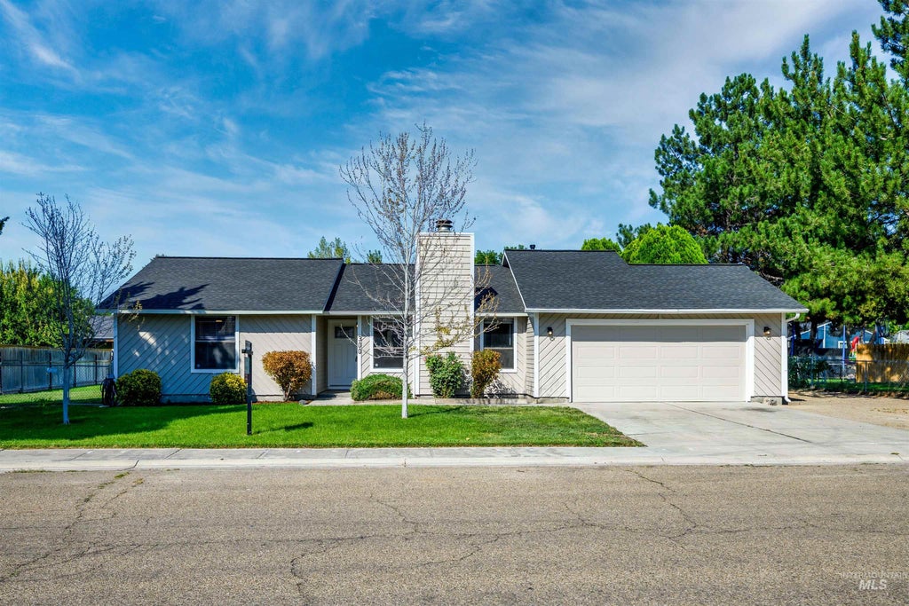 Photo of 300 Meadowbrook Dr, Nampa, ID 83686 (MLS # 98997515)
