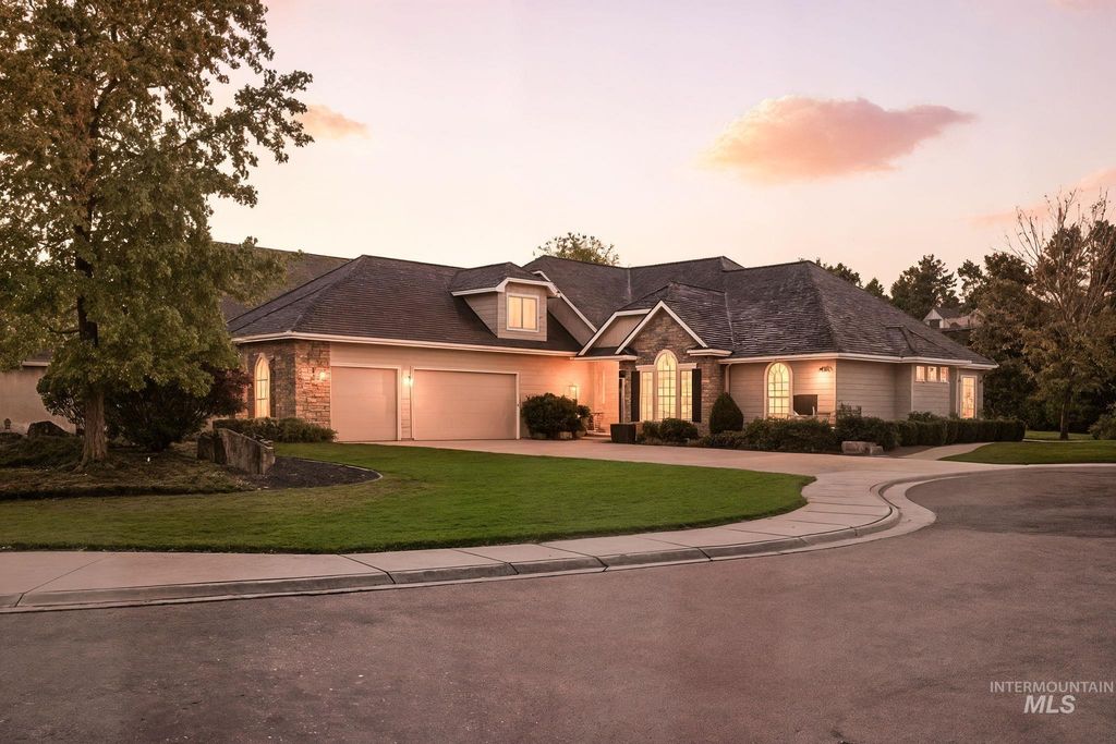 Photo of 1007 W Oakhampton Dr, Eagle, ID 83616 (MLS # 98965422)