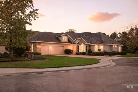 Photo of 1007 W Oakhampton Dr, Eagle, ID 83616 (MLS # 98965422)