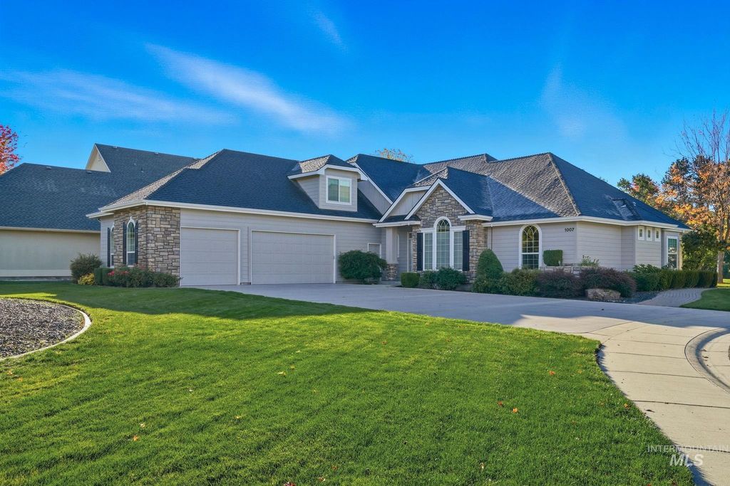 Photo of 1007 W Oakhampton Dr, Eagle, ID 83616 (MLS # 98965422)