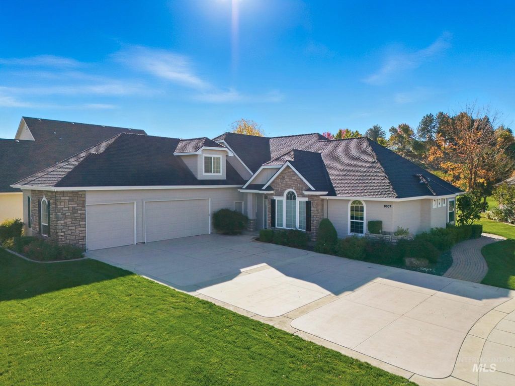 Photo of 1007 W Oakhampton Dr, Eagle, ID 83616 (MLS # 98965422)