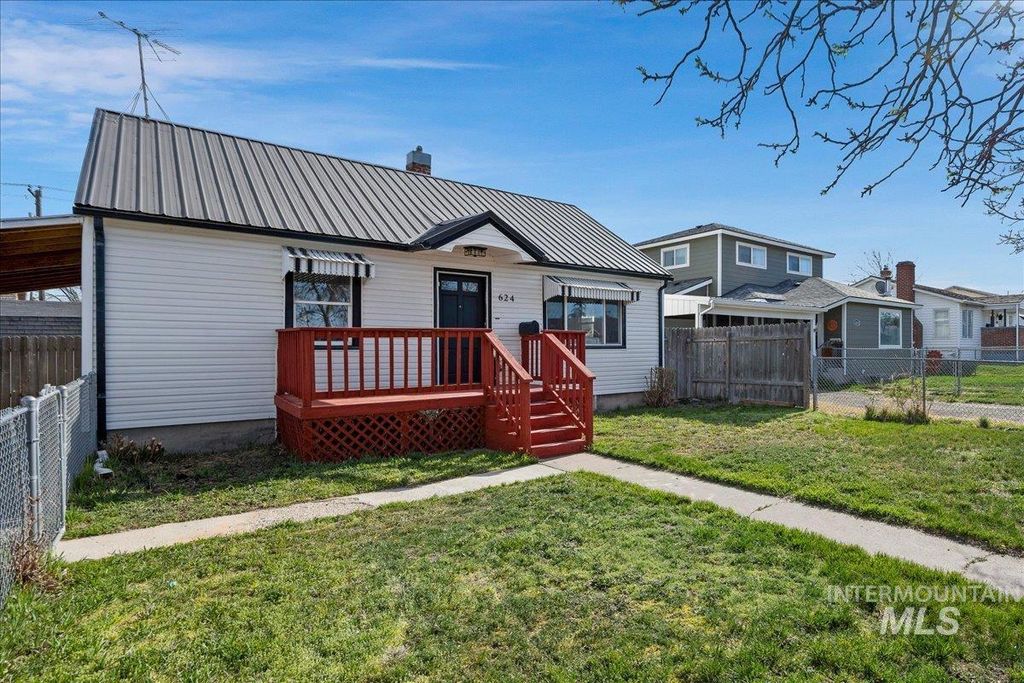 Photo of 624 N 11th Ave, Buhl, ID 83316 (MLS # 98979477)