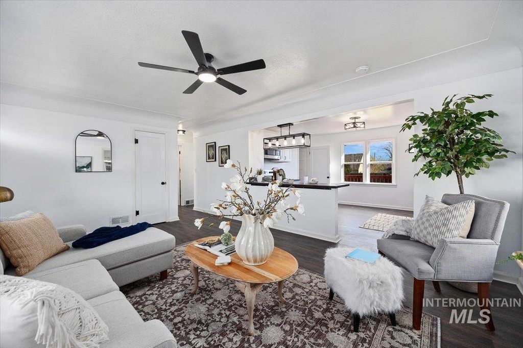 Photo of 624 N 11th Ave, Buhl, ID 83316 (MLS # 98979477)