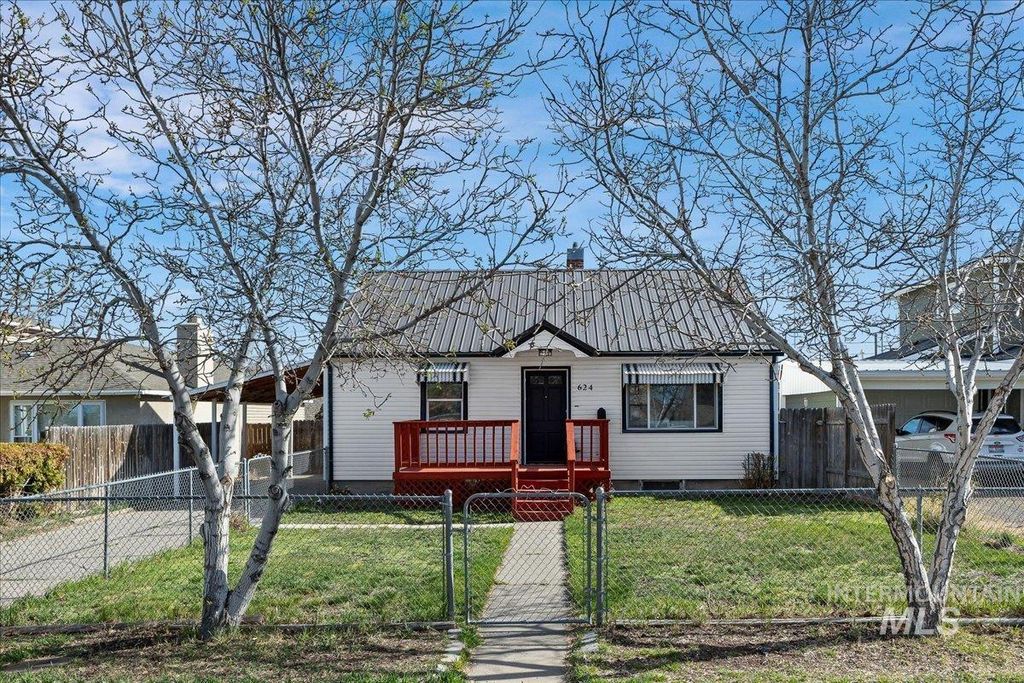 Photo of 624 N 11th Ave, Buhl, ID 83316 (MLS # 98979477)