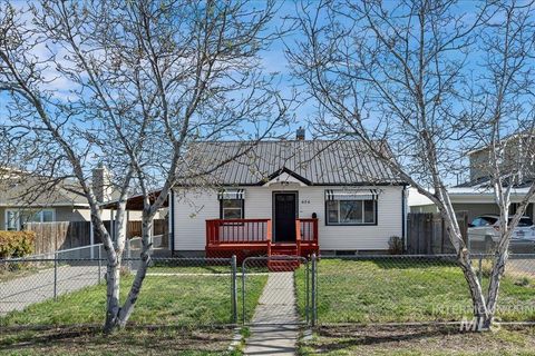 Photo of 624 N 11th Ave, Buhl, ID 83316 (MLS # 98979477)