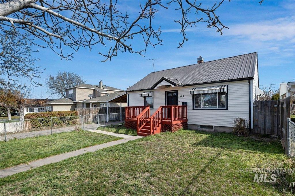 Photo of 624 N 11th Ave, Buhl, ID 83316 (MLS # 98979477)