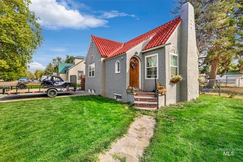 602 4th Avenue East Gooding ID 83330