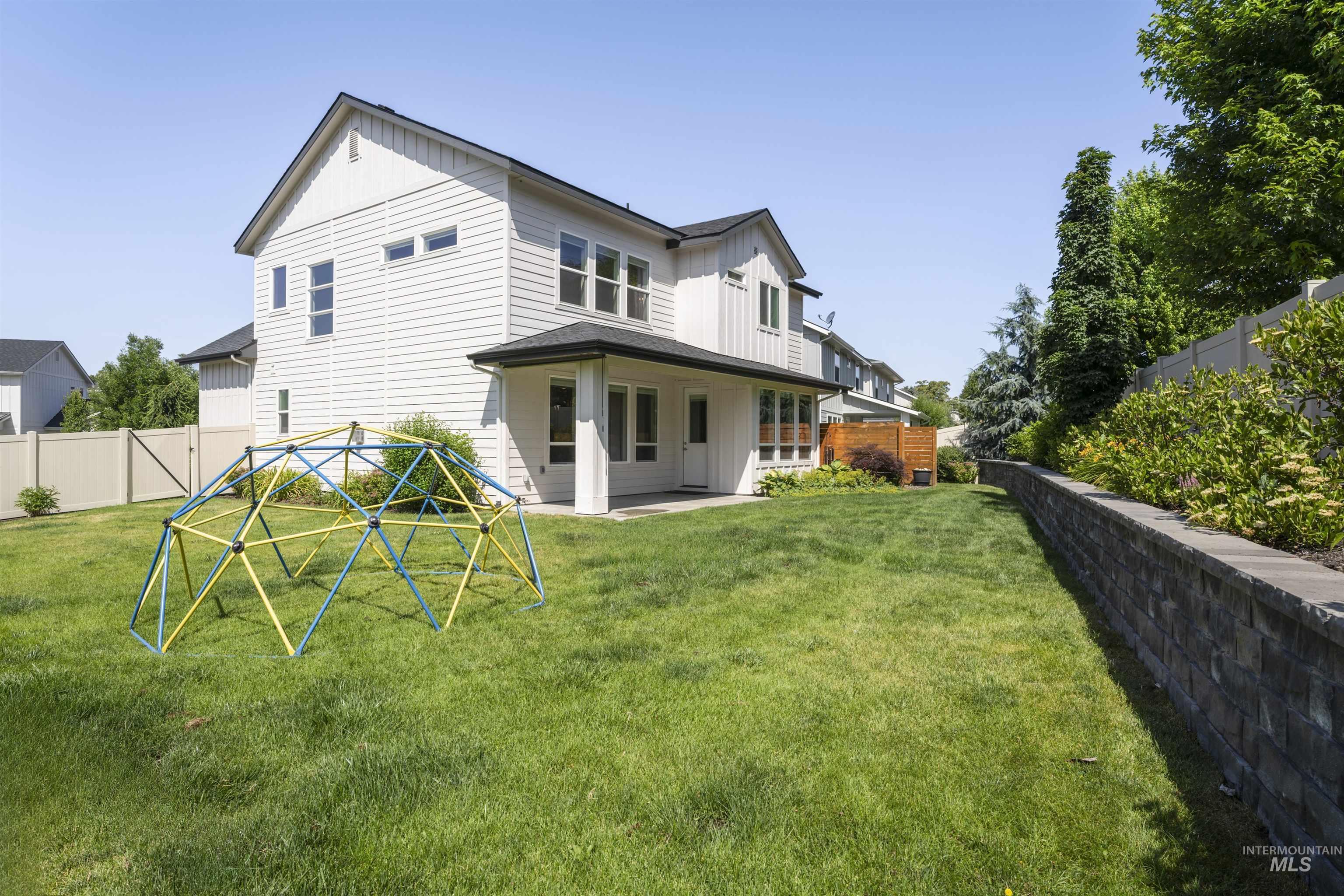 3326 W Lassen Dr