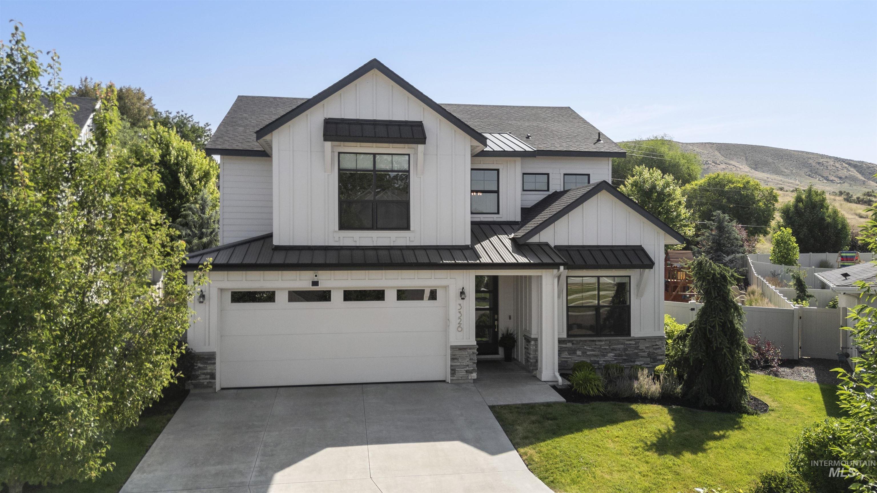 3326 W Lassen Dr