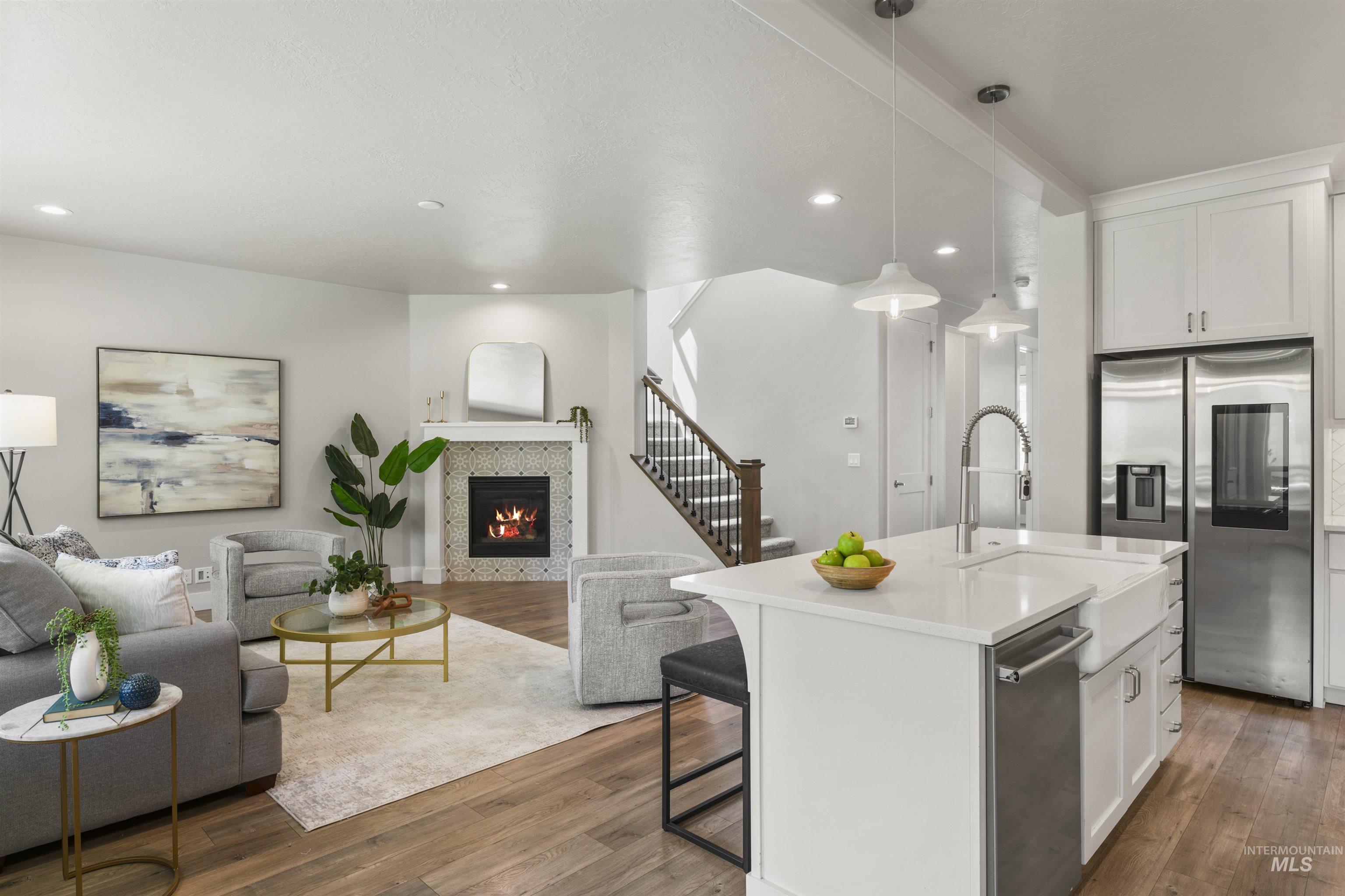 3326 W Lassen Dr