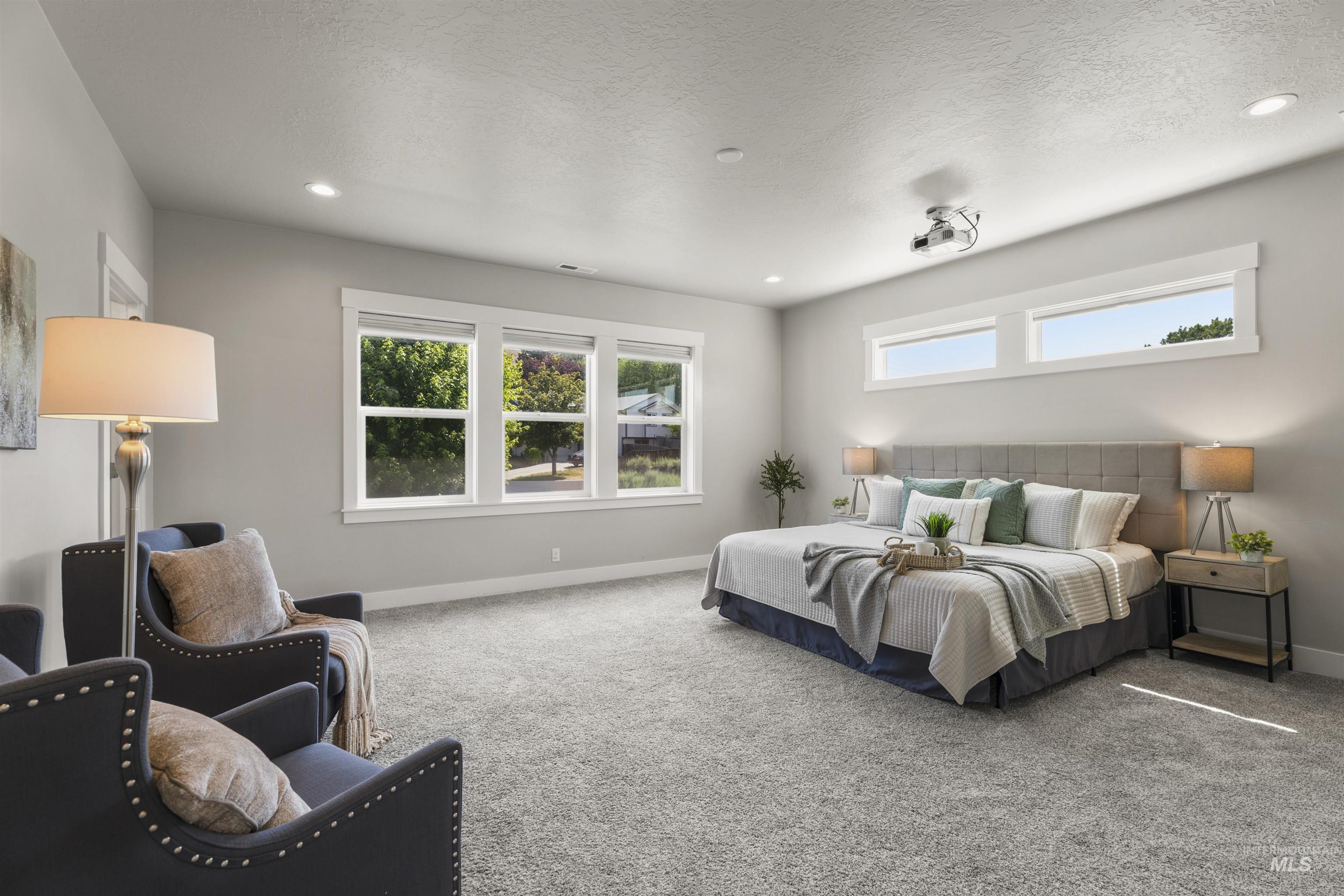 3326 W Lassen Dr