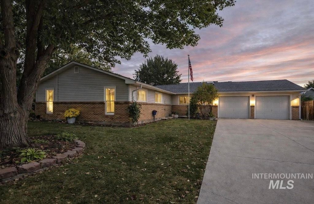 Photo of 2248 E Sadie Dr, Eagle, ID 83616 (MLS # 98975602)