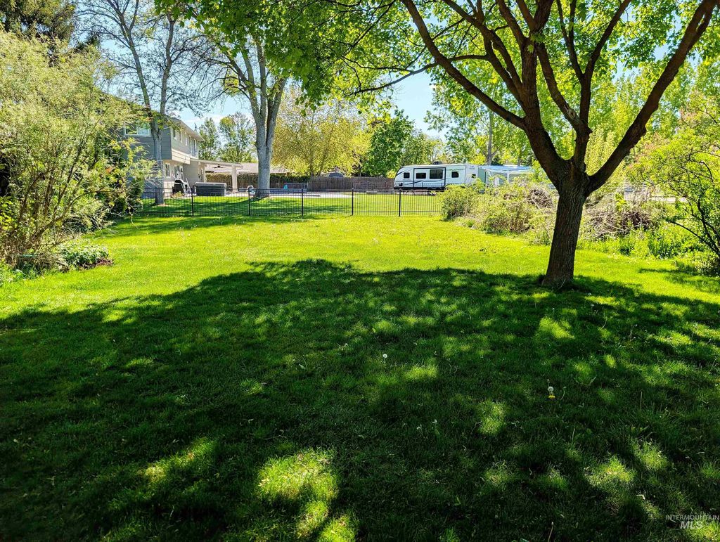 Photo of 10883 W Reutzel Dr, Boise, ID 83709 (MLS # 98984301)