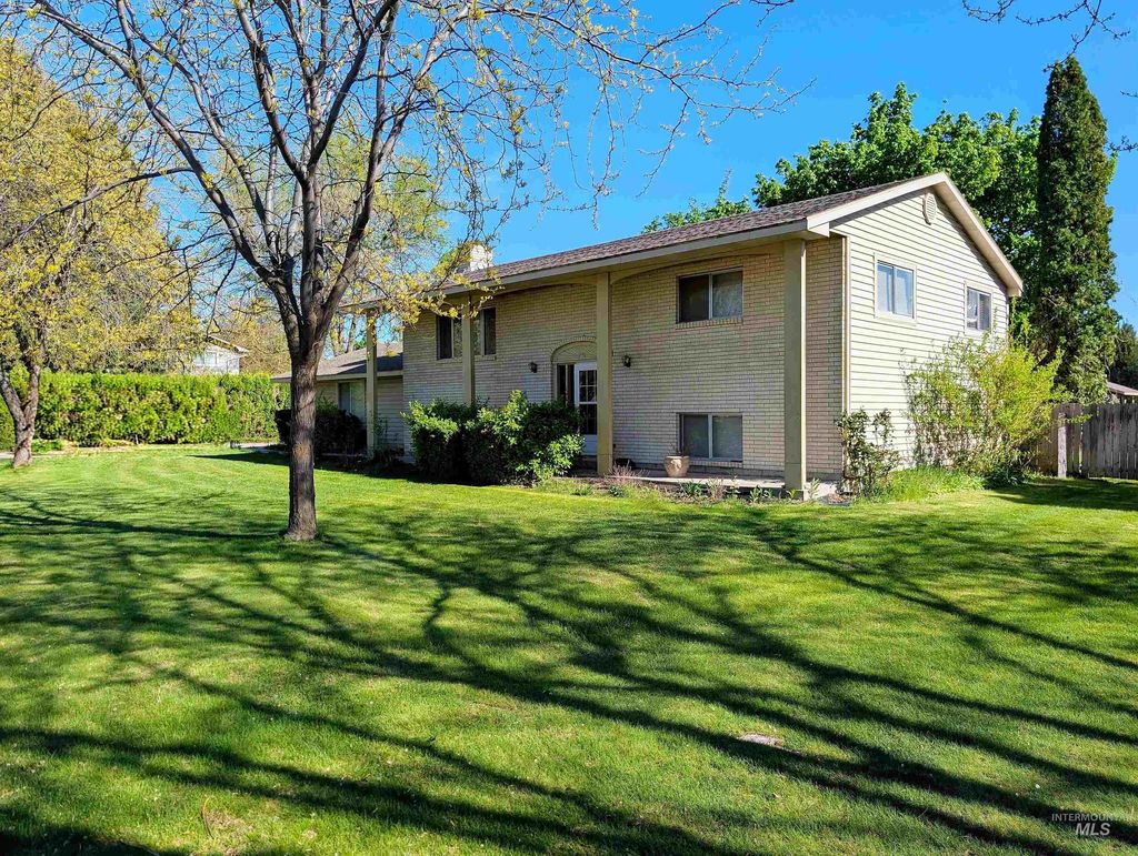 Photo of 10883 W Reutzel Dr, Boise, ID 83709 (MLS # 98984301)