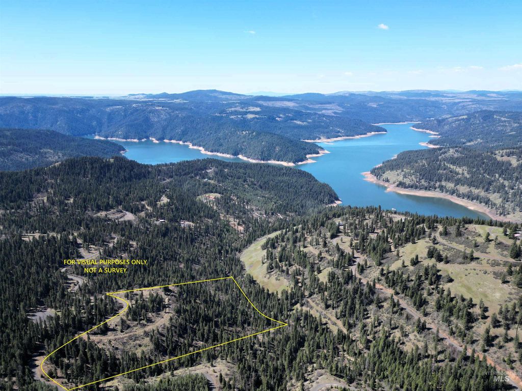 Photo of 1337 Tie Creek Dr, Orofino, ID 83544 (MLS # 98943817)