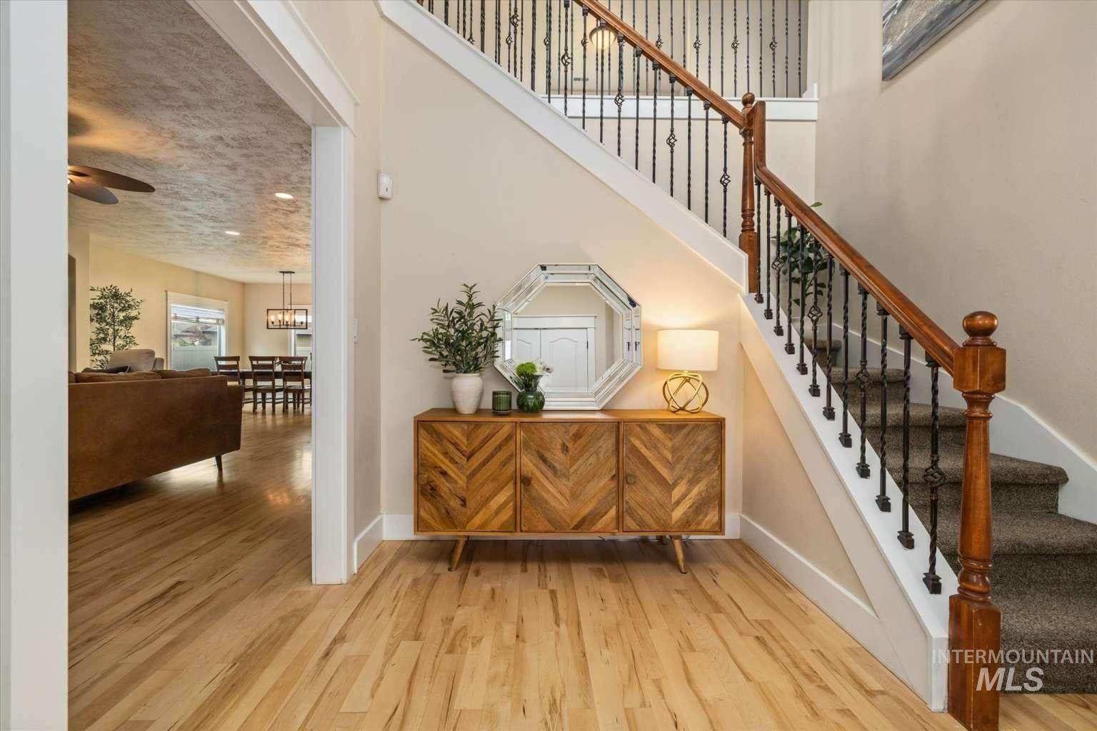853 W Mountain Ash Loop