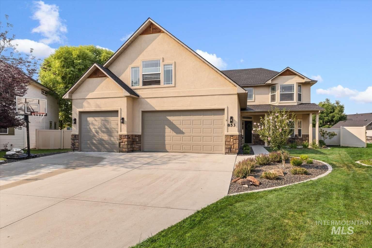 853 W Mountain Ash Loop