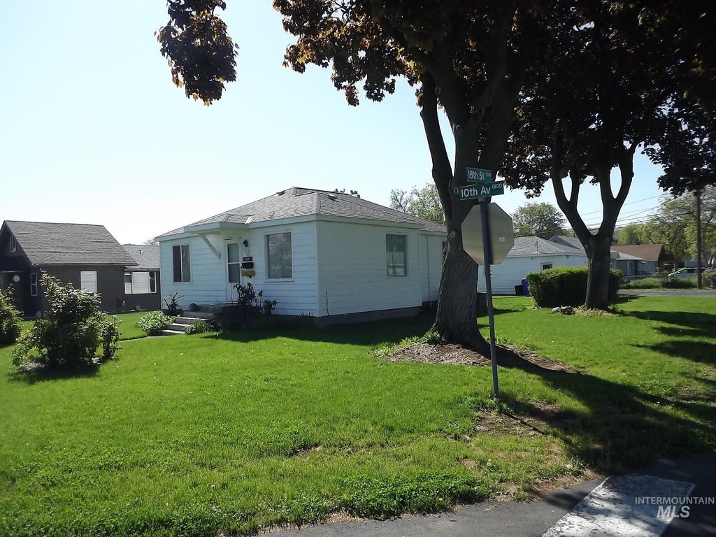 Photo of 1804 10th Avenue, Lewiston, ID 83501 (MLS # 98984766)