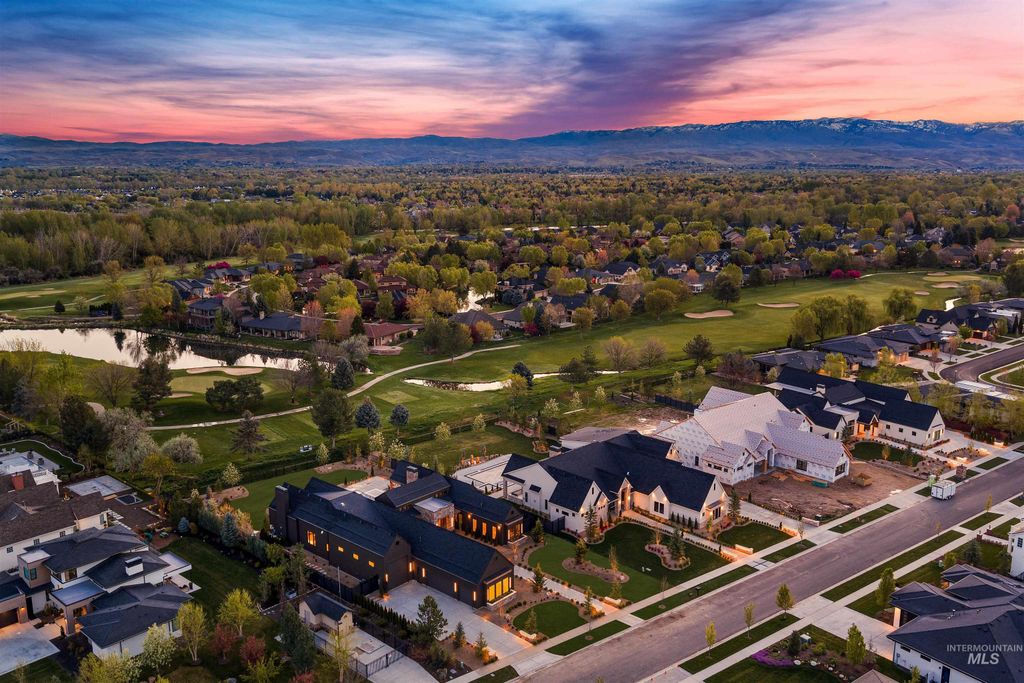 Photo of 1976 W Oakhampton Drive, Eagle, ID 83616 (MLS # 98983559)