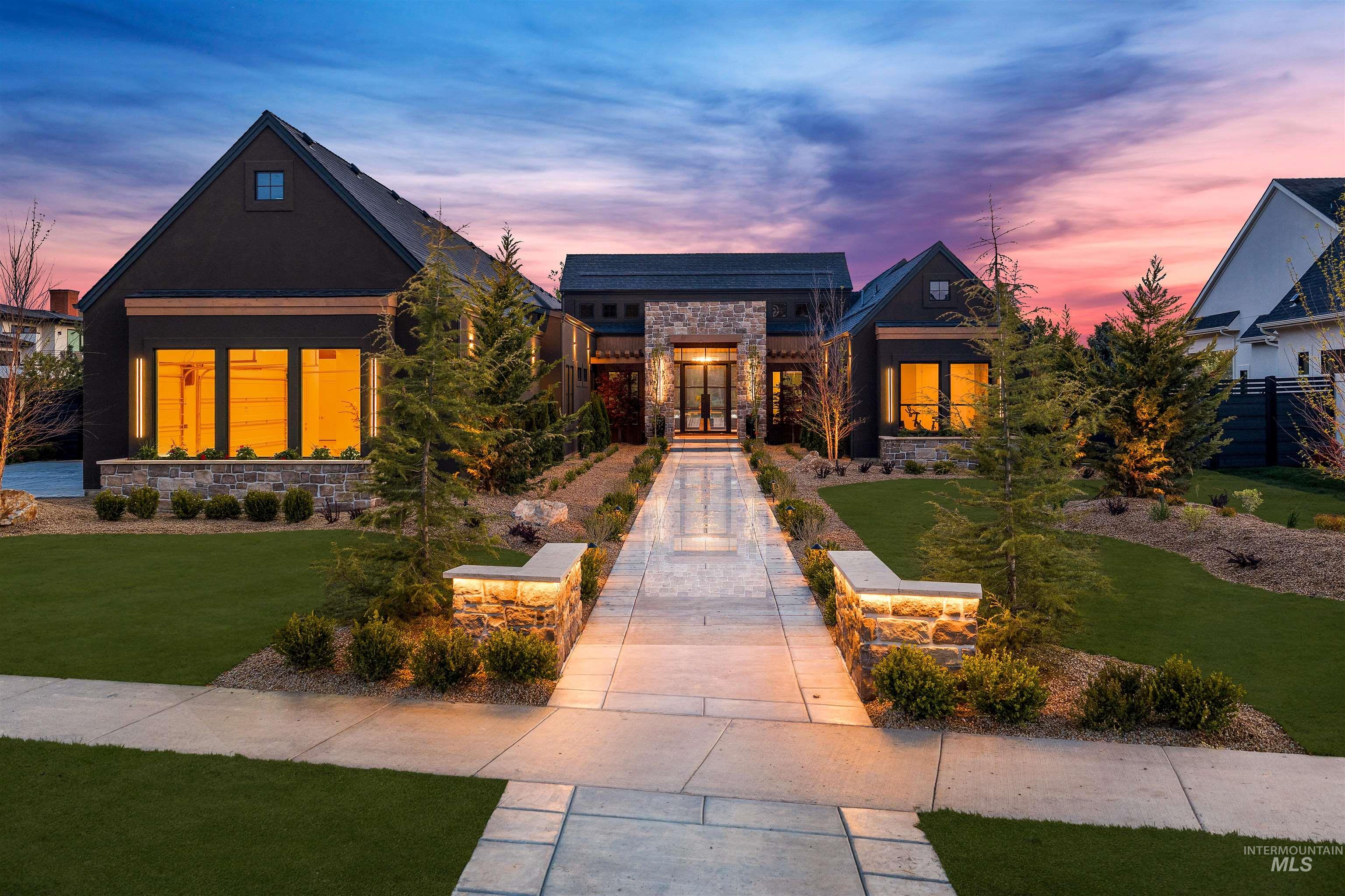 1976 W Oakhampton Drive