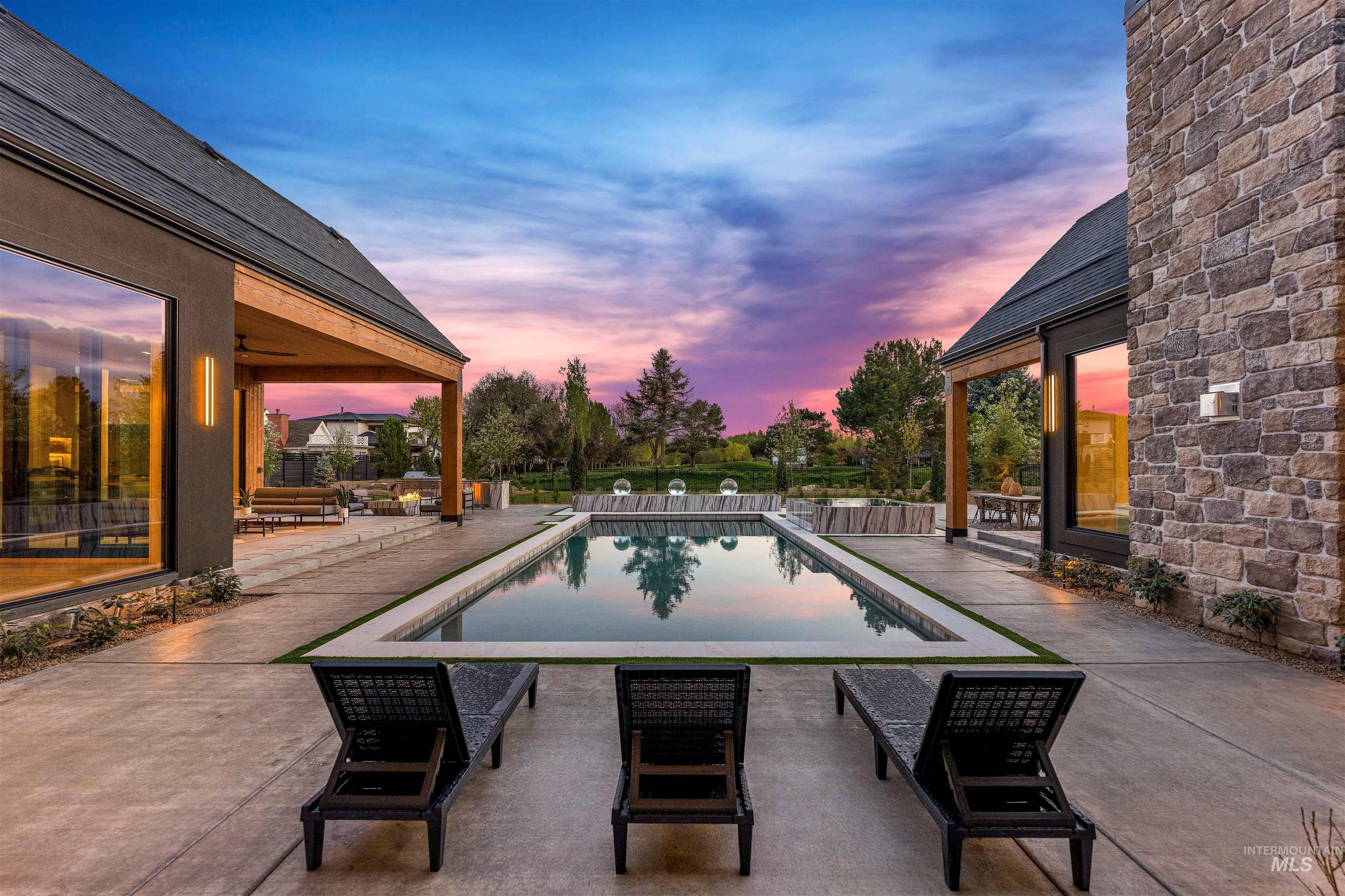 1976 W Oakhampton Drive