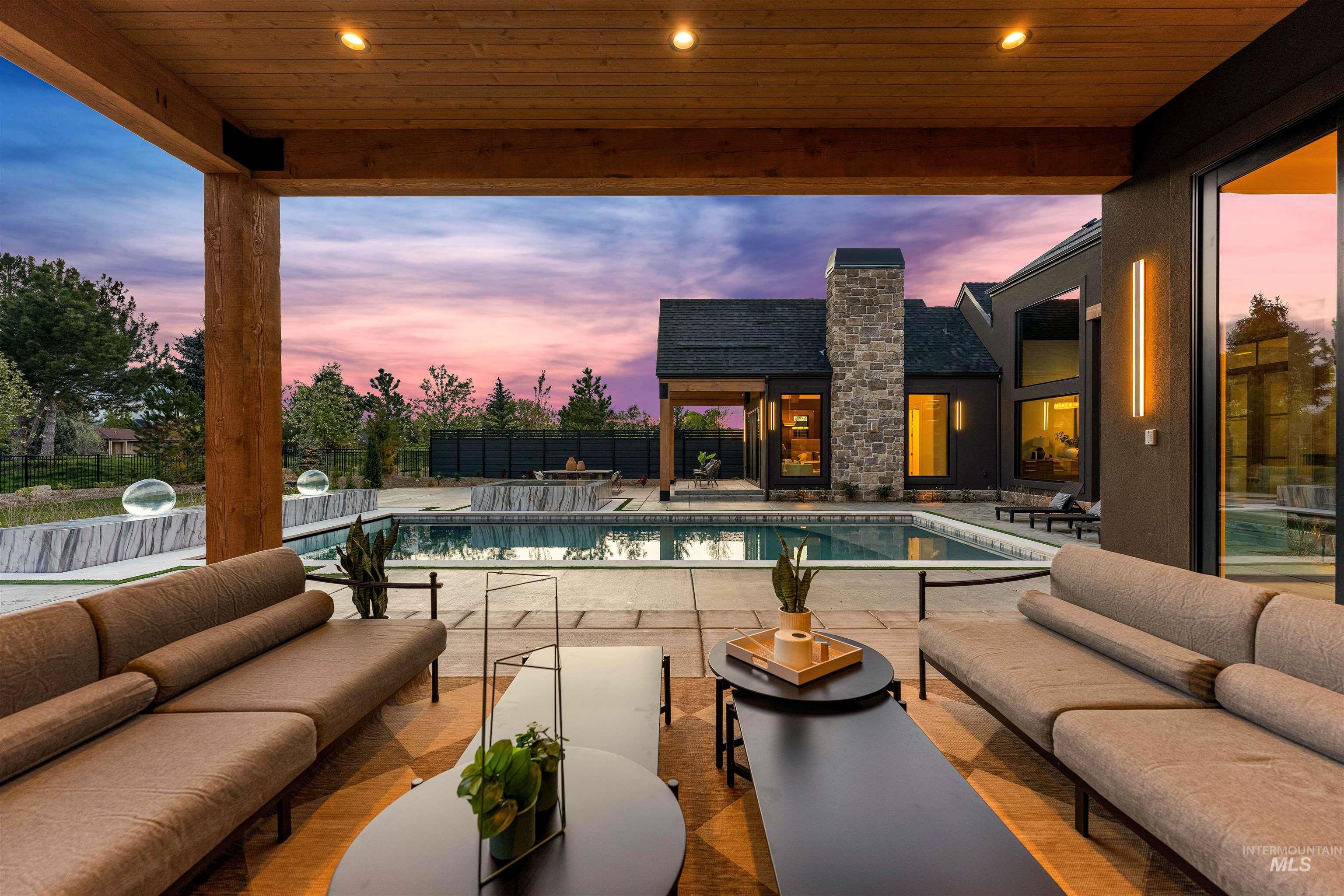 1976 W Oakhampton Drive