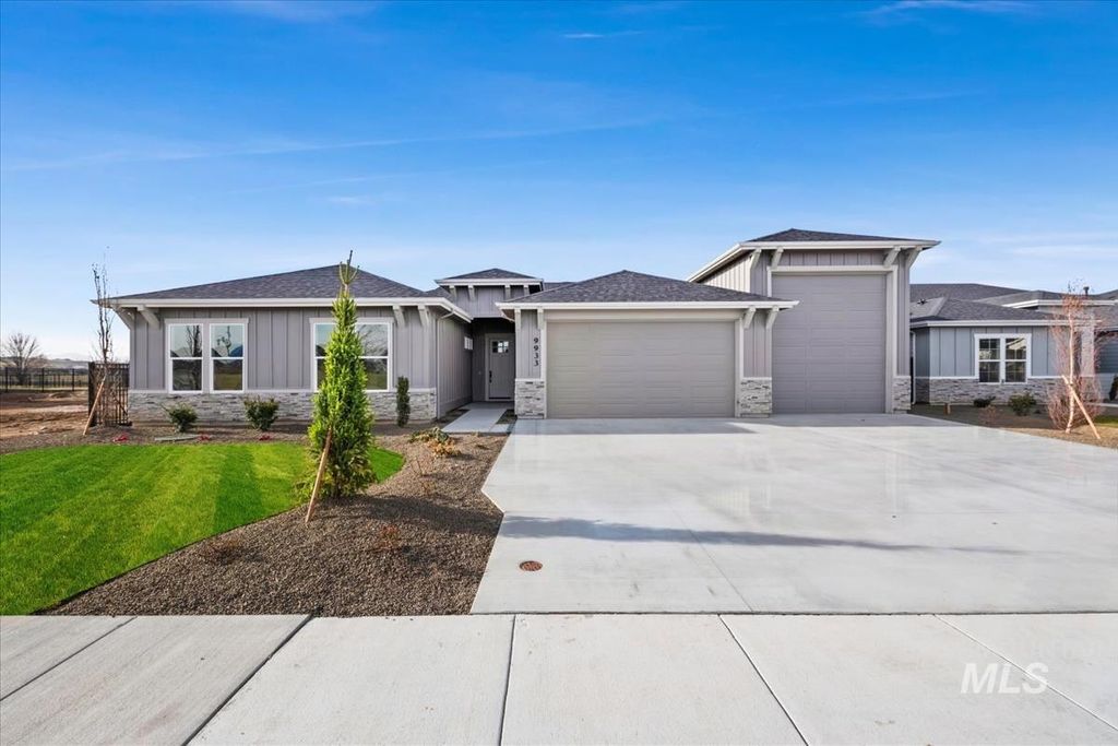 Photo of 9933 S Peregrine Falcon Ave, Nampa, ID 83686 (MLS # 98969656)