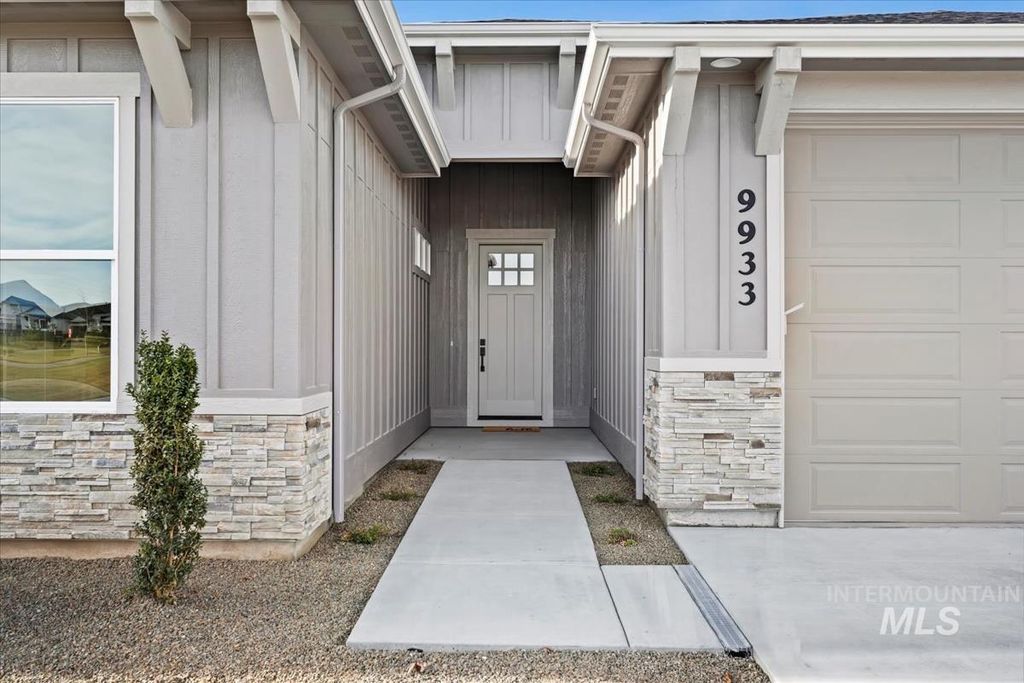 Photo of 9933 S Peregrine Falcon Ave, Nampa, ID 83686 (MLS # 98969656)