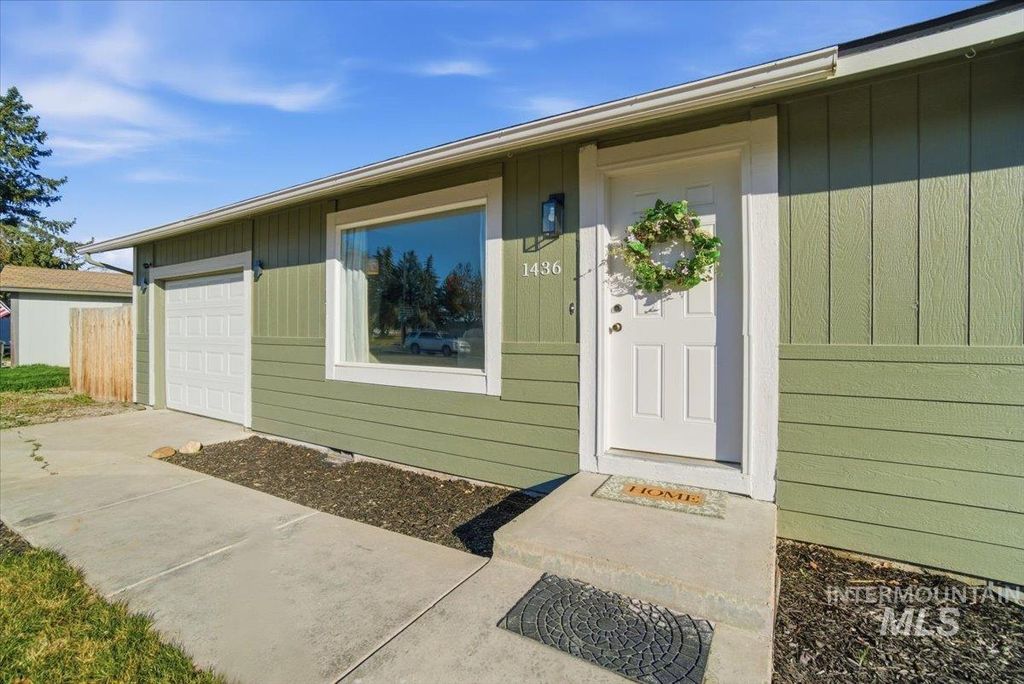 Photo of 1436 Washington St, Meridian, ID 83642 (MLS # 98976739)