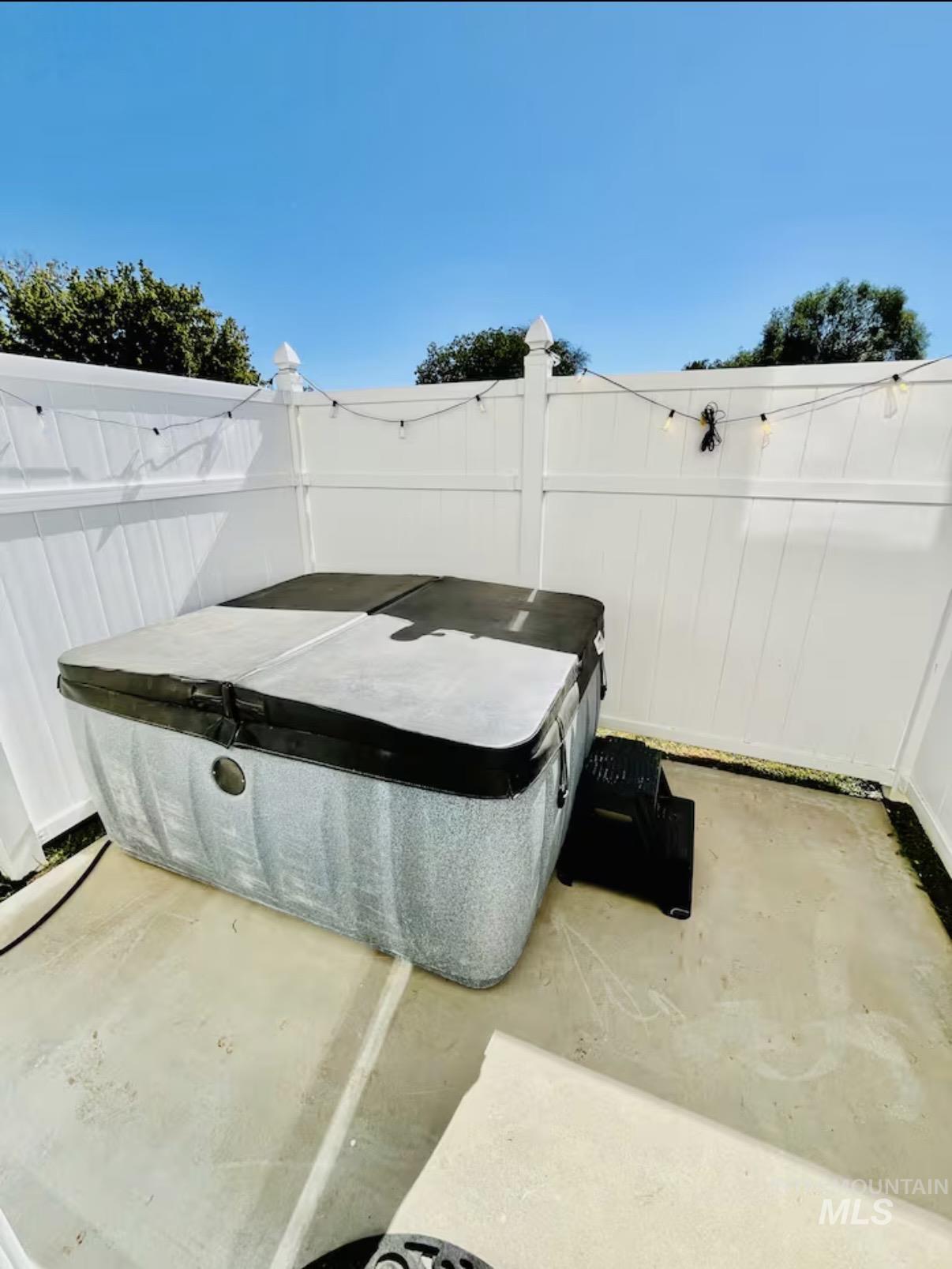 4802-4804 Maid Jessica St