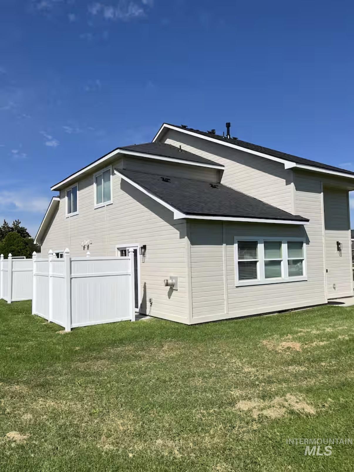 4802-4804 Maid Jessica St