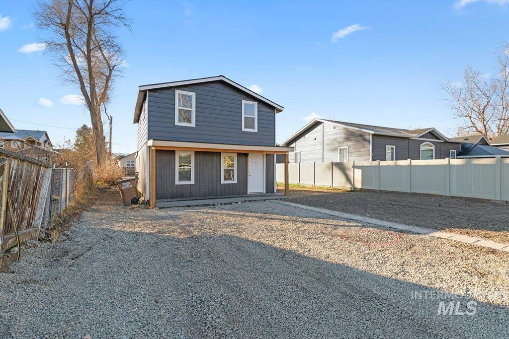 Photo of 617 E 5th St, Emmett, ID 83617 (MLS # 98982117)