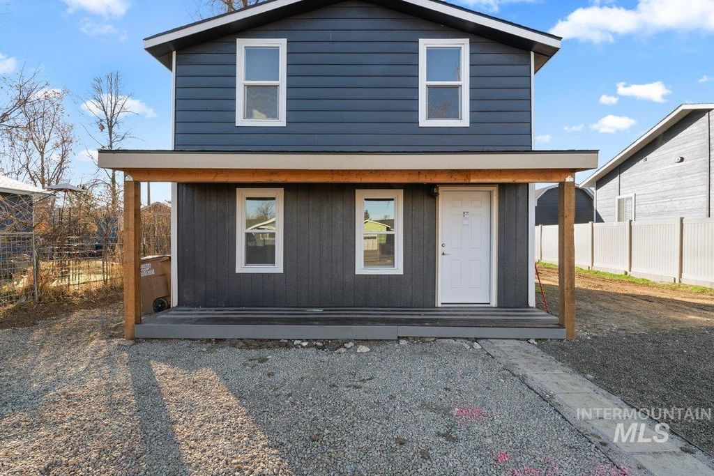 Photo of 617 E 5th St, Emmett, ID 83617 (MLS # 98982117)