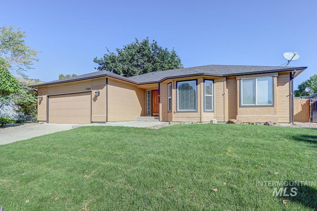 Photo of 1560 E Falconrim Ct, Eagle, ID 83616 (MLS # 99000484)